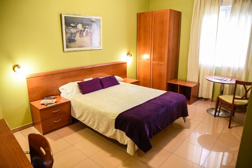 Hotel Dora Plasencia Zewnętrze zdjęcie