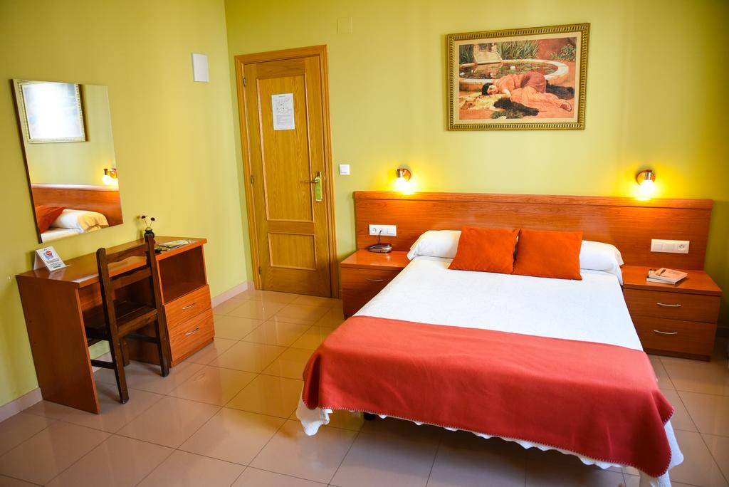 Hotel Dora Plasencia Zewnętrze zdjęcie